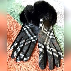 Womens Plaid Black Faux Fur cuff gloves New with Tag